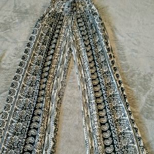 Like New Black and White Print Beach Pants